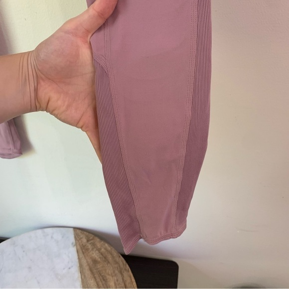 Athleta Leggings Elation Hybrid Pink Barre
Ribbed Tights Pink Medium - Picture 5 of 9